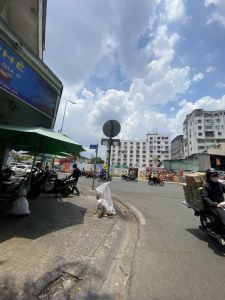 Cho thuê nhà 2 mặt tiền, trung tâm Quận 5